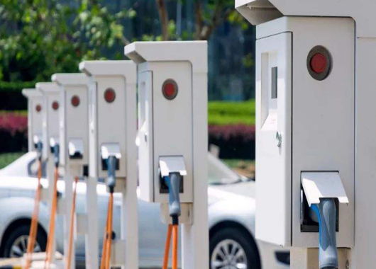 英國(guó)電動(dòng)汽車(chē)行業(yè)陷入困境，英媒：中國(guó)背鍋！